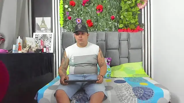 Hornycouple Hot online show from 7, 11, 2025