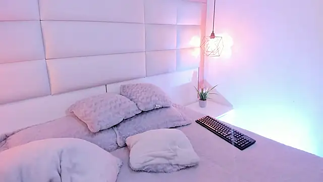 Lucia jane online show from 7, 2, 2026