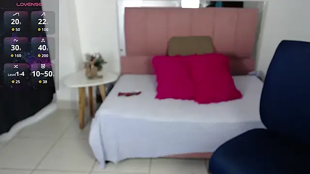 SammySmall F w online show from 18, 12, 2025