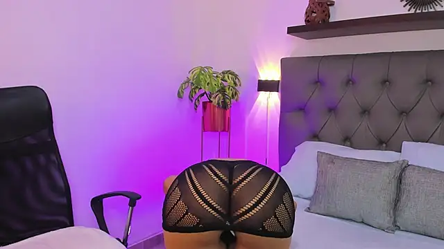 lena clark  online show from 23, 9, 2025