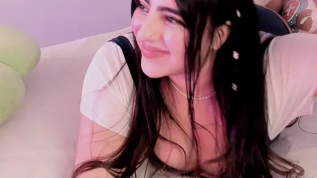 Camila Matinez  online show from 20, 10, 2025