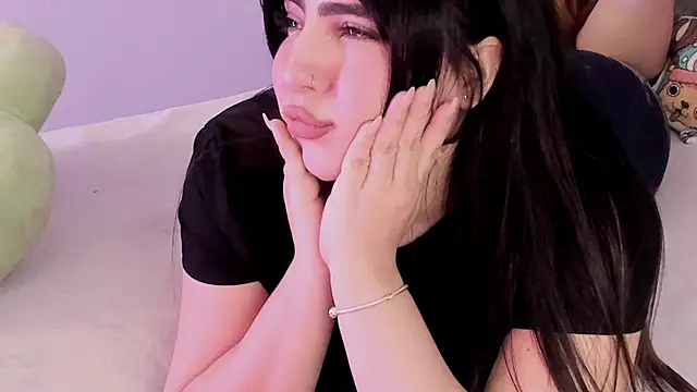 Camila Matinez  online show from 22, 10, 2025