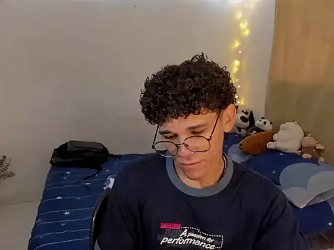 Snapshot of Tom_Blues chatting on 10, 11, 2025 Tom Blues online show from 10, 11, 2025