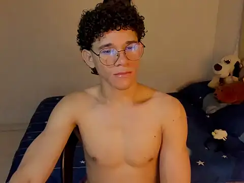 Snapshot of Tom_Blues chatting on 22, 10, 2025 Tom Blues online show from 22, 10, 2025