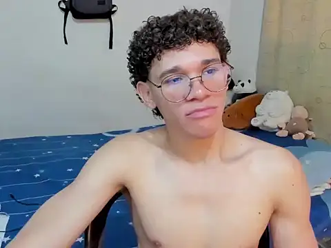 Snapshot of Tom_Blues chatting on 20, 10, 2025 Tom Blues online show from 20, 10, 2025