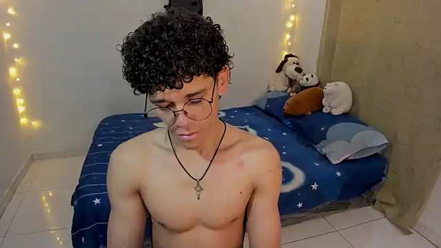 Snapshot of Tom_Blues chatting on 25, 11, 2025 Tom Blues online show from 25, 11, 2025