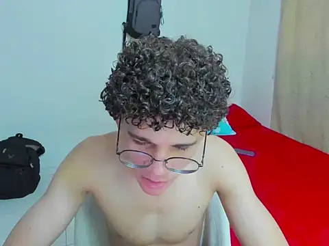 Snapshot of Tom_Blues chatting on 15, 9, 2025 Tom Blues online show from 15, 9, 2025