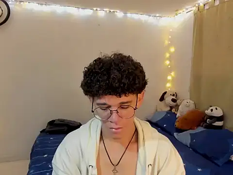 Snapshot of Tom_Blues chatting on 29, 10, 2025 Tom Blues online show from 29, 10, 2025