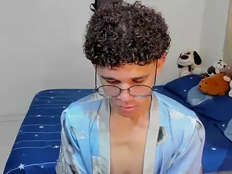 Snapshot of Tom_Blues chatting on 21, 10, 2025 Tom Blues online show from 21, 10, 2025