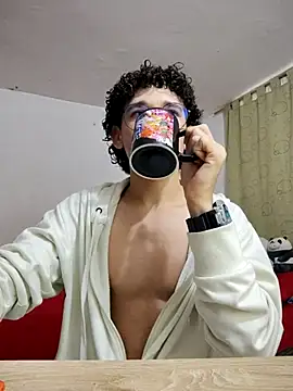 Snapshot of Tom_Blues chatting on 7, 10, 2025 Tom Blues online show from 7, 10, 2025