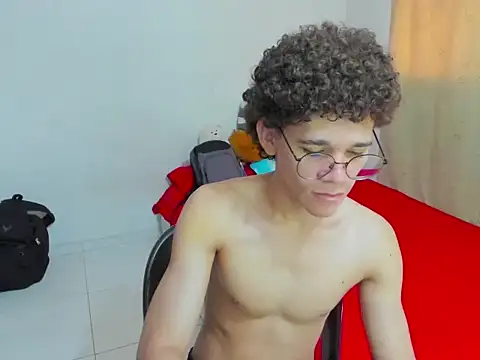 Snapshot of Tom_Blues chatting on 14, 9, 2025 Tom Blues online show from 14, 9, 2025