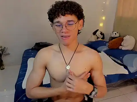 Snapshot of Tom_Blues chatting on 4, 11, 2025 Tom Blues online show from 4, 11, 2025