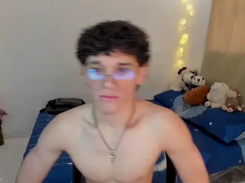 Snapshot of Tom_Blues chatting on 18, 11, 2025 Tom Blues online show from 18, 11, 2025