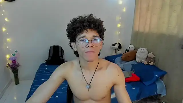 Snapshot of Tom_Blues chatting on 13, 11, 2025 Tom Blues online show from 13, 11, 2025