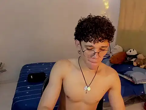 Snapshot of Tom_Blues chatting on 6, 11, 2025 Tom Blues online show from 6, 11, 2025