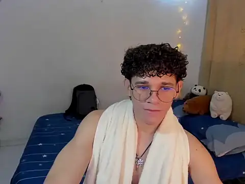 Snapshot of Tom_Blues chatting on 11, 11, 2025 Tom Blues online show from 11, 11, 2025