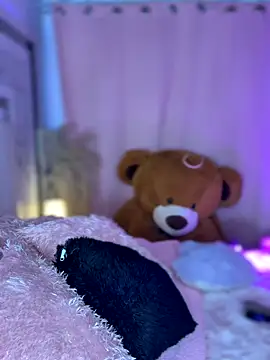 Emiily Moore1 online show from 9, 11, 2025