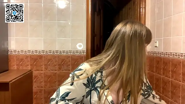 MaroonMoon  online show from 27, 10, 2025