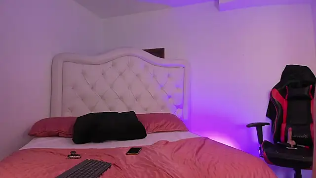 kiara velvet  online show from 16, 9, 2025