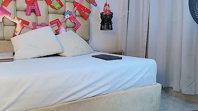 elizawiliamst online show from 13, 9, 2025