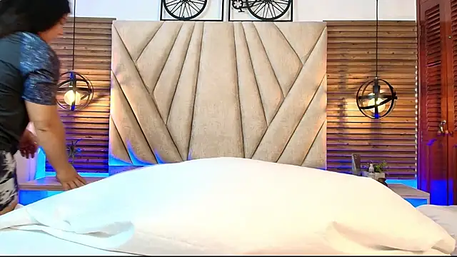 elizawiliamst online show from 9, 9, 2025