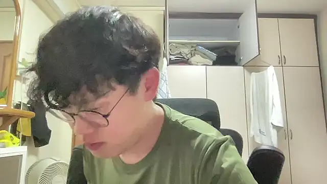 Passionatetwink2 online show from 5, 2, 2026