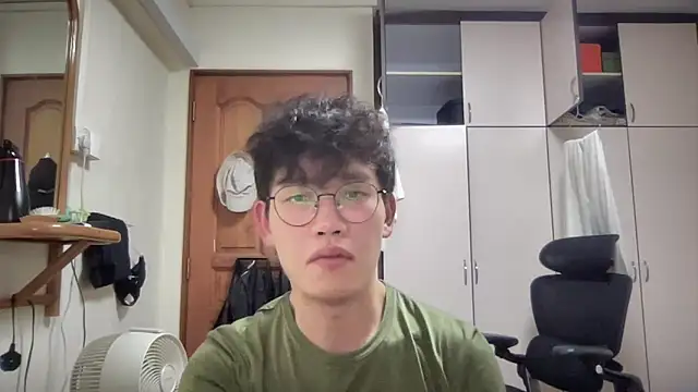 Passionatetwink2 online show from 13, 10, 2025