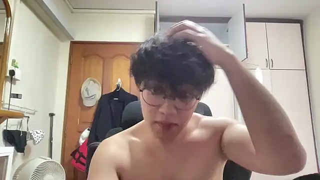 Passionatetwink2 online show from 5, 3, 2026