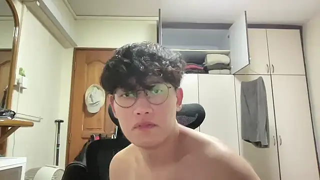 Snapshot of Passionatetwink2 chatting on 10, 4, 2026 Passionatetwink2 online show from 10, 4, 2026