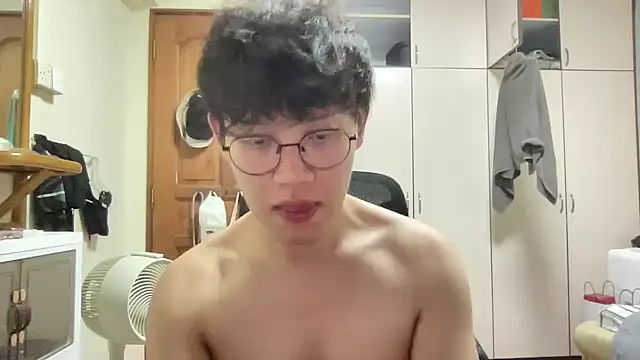 Passionatetwink2 online show from 15, 12, 2025