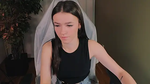 E l i z e  online show from 24, 10, 2025