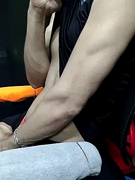 Snapshot of chocolate_alone chatting on 4, 10, 2025 chocolate alone online show from 4, 10, 2025