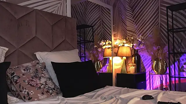 EvaRhea online show from 8, 4, 2026