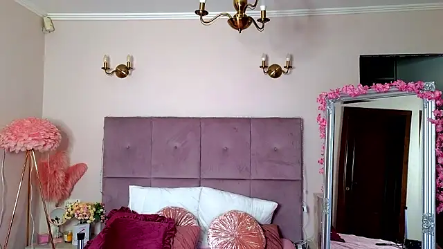 Snapshot of Nicole_Bond chatting on 21, 2, 2026 Nicole Bond online show from 21, 2, 2026