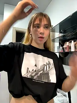 LunaMillie online show from 1, 12, 2025