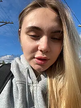 LunaMillie online show from 14, 9, 2025