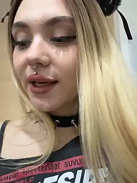 LunaMillie online show from 12, 10, 2025