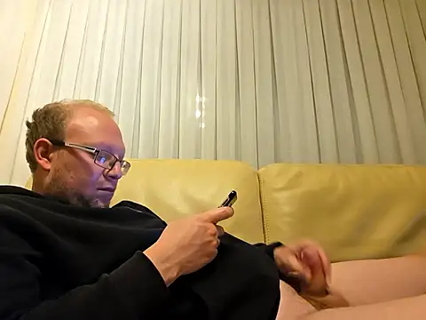Snapshot of Mikenen chatting on 15, 5, 2026 Mikenen online show from 15, 5, 2026
