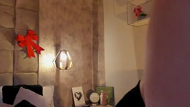 Sky Junne online show from 3, 12, 2025