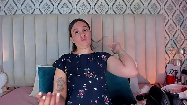 Sky Junne online show from 28, 3, 2026