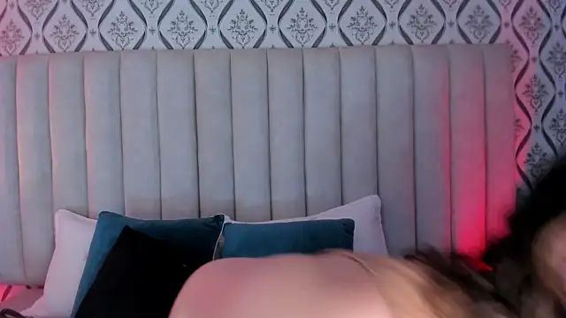 Sky Junne online show from 11, 4, 2026