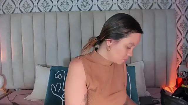 Sky Junne online show from 31, 3, 2026