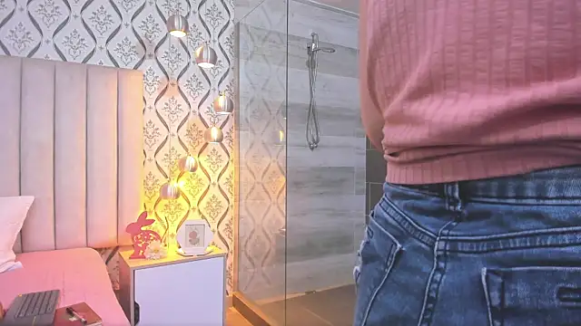 Sky Junne online show from 4, 11, 2025