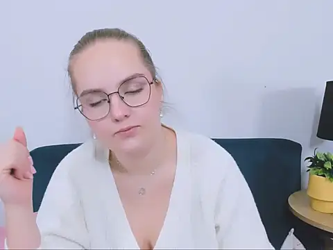 AliceCrazy69 online show from 16, 12, 2025