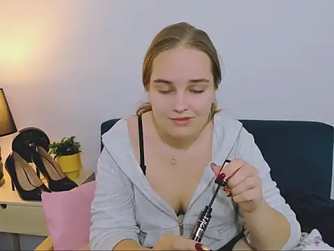 AliceCrazy69 online show from 28, 11, 2025