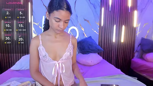 VictoriaDuart online show from 8, 10, 2025