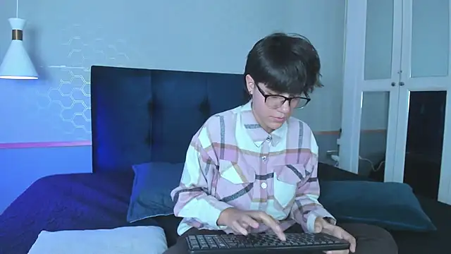 Tsuki Maru online show from 21, 9, 2025