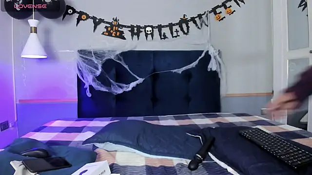 Tsuki Maru online show from 19, 10, 2025