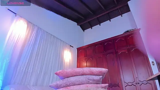 Shantal 777 online show from 15, 12, 2025