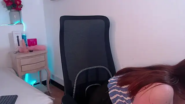 Snapshot of Vicluxxx chatting on 18, 12, 2025 Vicluxxx online show from 18, 12, 2025